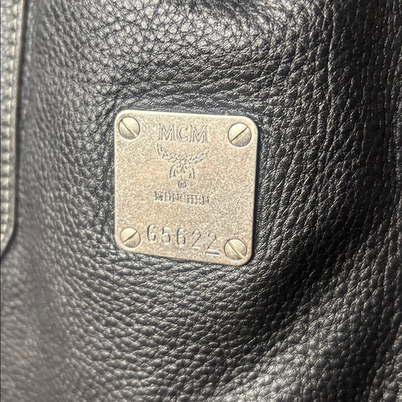 MCM- AUTHENTIC PEBBLED LEATHER EXTRA LARGE HANDBAG - Picture 6 of 15